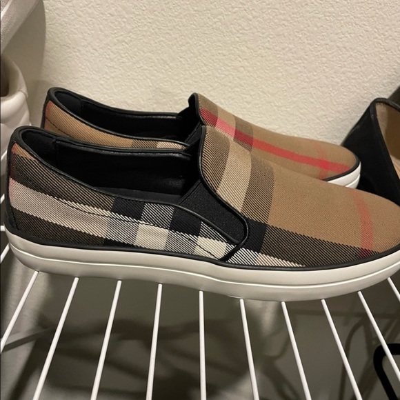Authentic Burberry sneakers worn twice - Picture 4 of 6